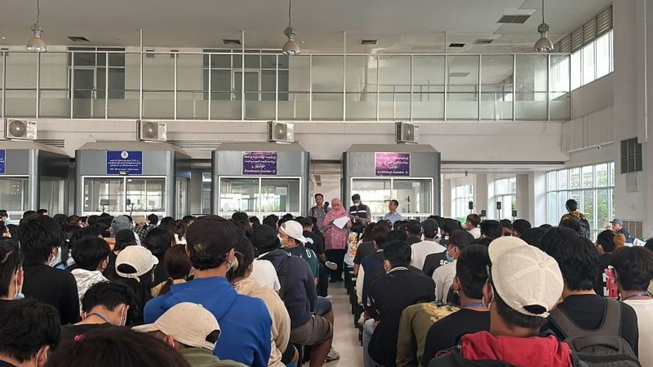 Sebanyak 400 WNI korban penipuan daring di Myawaddy, Myanmar berhasil dievakuasi dan dipulangkan ke Indonesia setelah melewati proses panjang yang melibatkan kerjasama berbagai pihak.