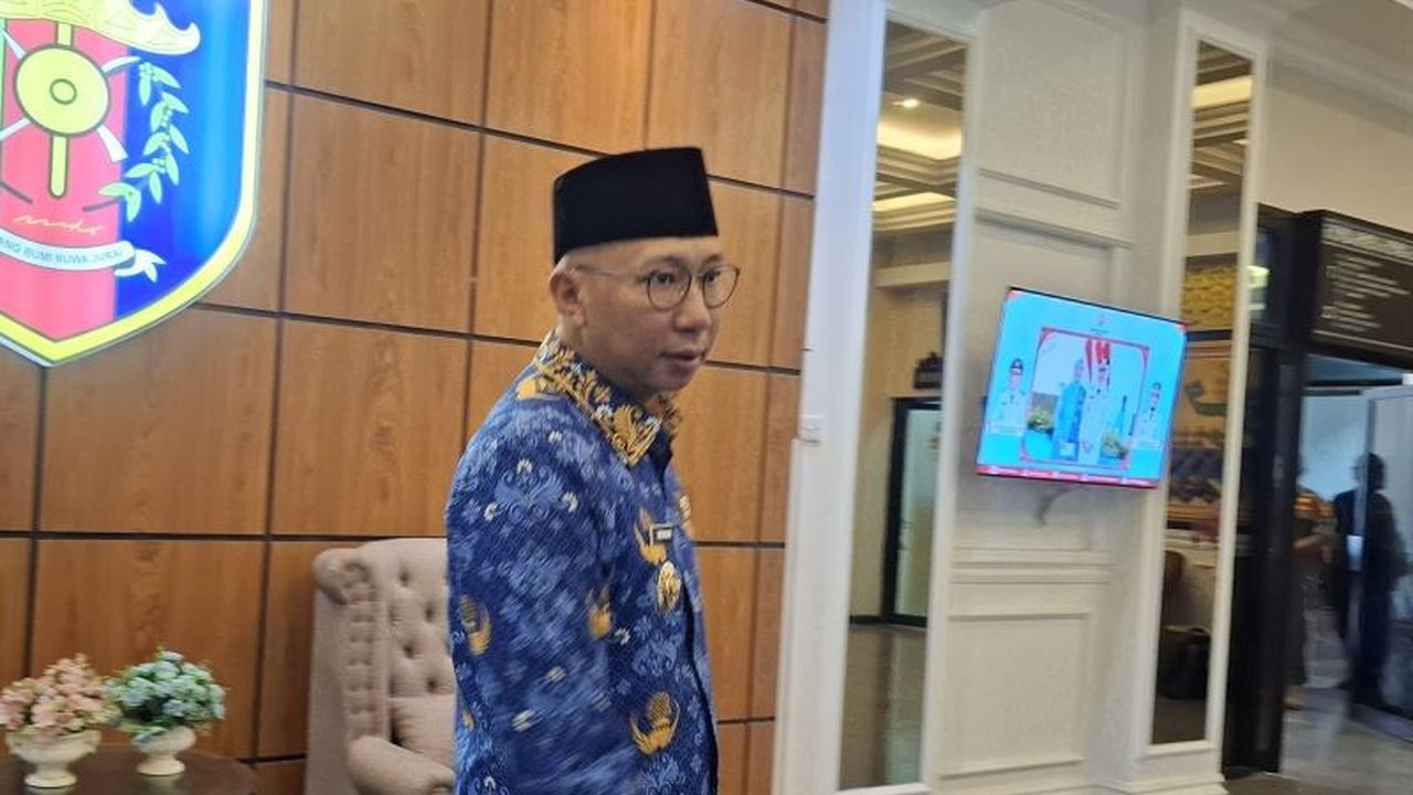 Gubernur Lampung, Rahmat Mirzani Djausal, meminta masyarakat menjaga kondusifitas daerah dan mempercayakan penanganan gugurnya tiga anggota Polsek Negara Batin kepada pihak berwenang.