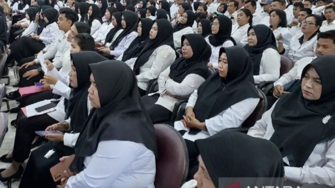 Pemkab Kotawaringin Timur, Kalimantan Tengah, memastikan 6.924 pegawai, termasuk 2.364 tenaga kontrak, menerima Tunjangan Hari Raya (THR) Idul Fitri 1446 H, dengan total anggaran Rp32 miliar lebih.