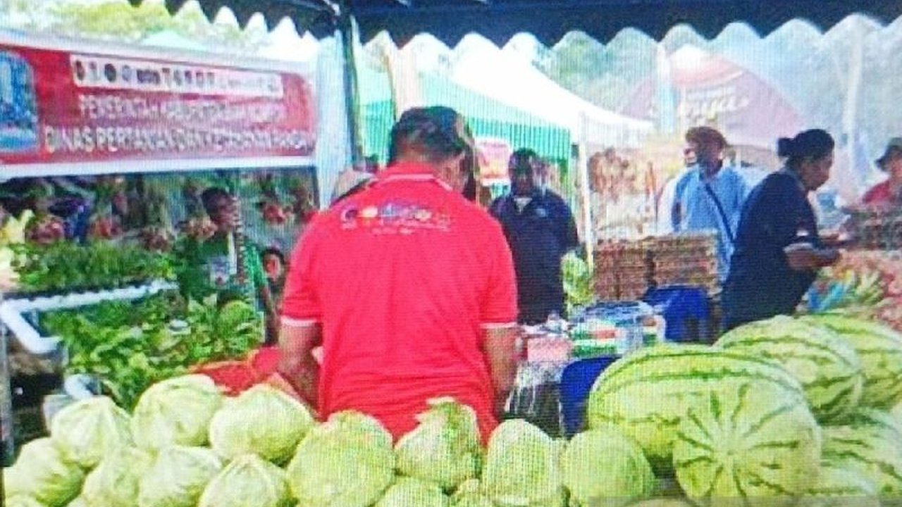 Pemerintah Kabupaten Biak Numfor menggelar pasar murah Ramadhan di berbagai lokasi, termasuk kampung-kampung terpencil, untuk membantu warga memenuhi kebutuhan pokok dengan harga terjangkau.