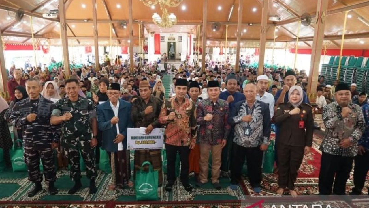 Pemerintah Kabupaten Bangkalan dan Baznas berkolaborasi dalam Program Zakat Produktif untuk meningkatkan perekonomian dan kesejahteraan masyarakat Bangkalan melalui pengembangan usaha dan beasiswa.