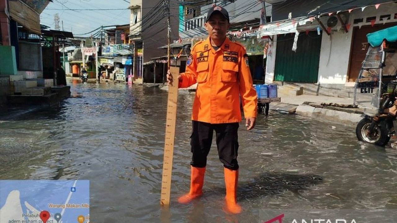 BPBD DKI Jakarta mengumumkan kenaikan status Pos Pantau Angke Hulu menjadi Siaga 1 pada Rabu dini hari karena tingginya muka air yang mencapai 305 cm, mengancam beberapa wilayah di Jakarta Barat.