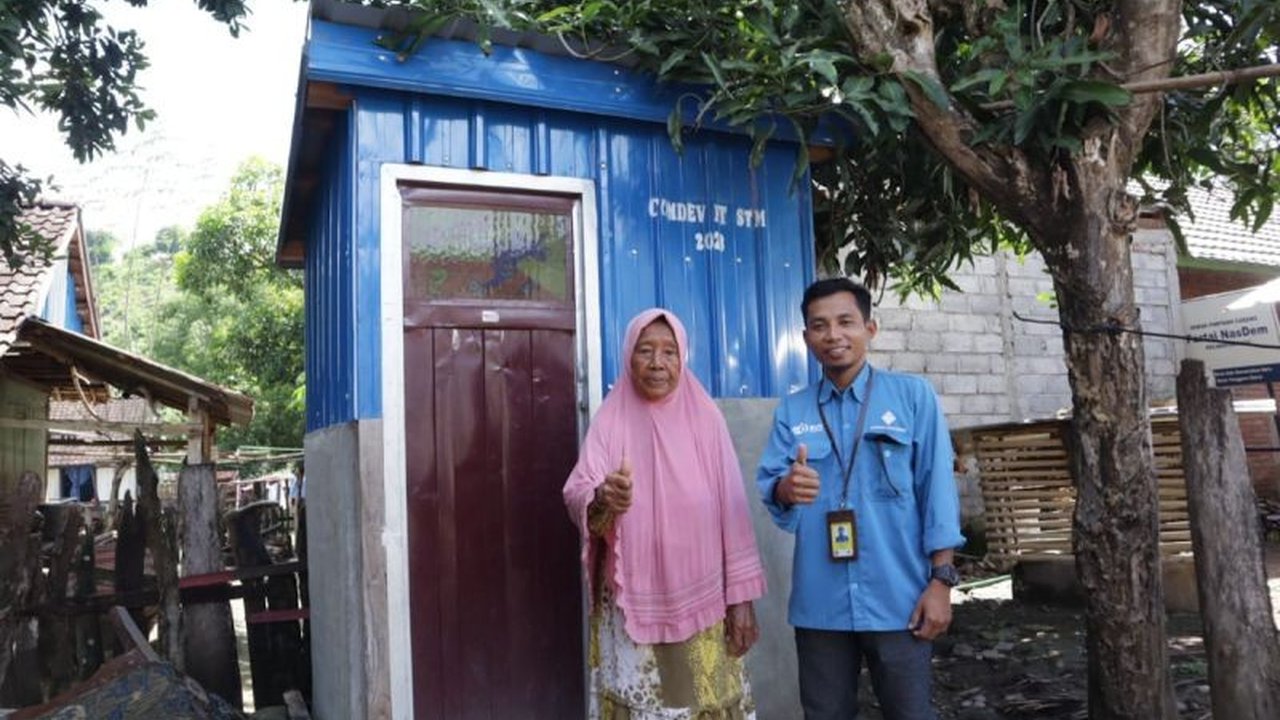 PT STM membangun 601 jamban keluarga dan 8 MCK umum di Dompu, NTB, untuk mendukung sanitasi aman dan mengatasi masalah buang air besar sembarangan, serta meningkatkan kesehatan masyarakat.