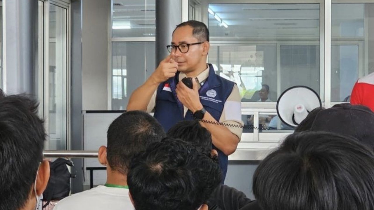 Kemlu berhasil memulangkan 169 WNI korban penipuan online dari Myawaddy, Myanmar, sehingga total WNI yang dipulangkan dalam dua hari mencapai 569 orang.