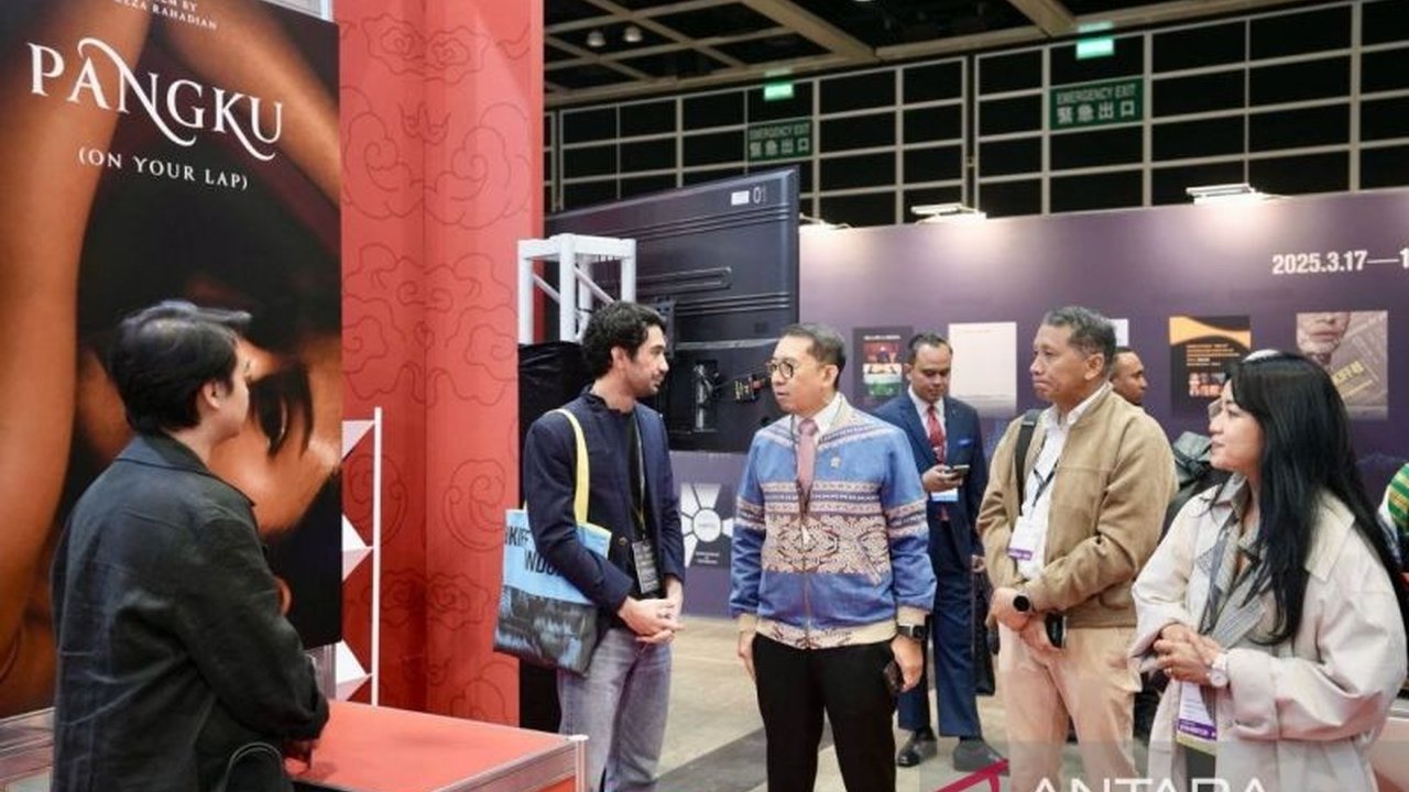 Menteri Kebudayaan RI, Fadli Zon, di FILMART 2025, berupaya memperluas jaringan distribusi film Indonesia melalui kolaborasi internasional dan pembentukan blok industri film Asia.