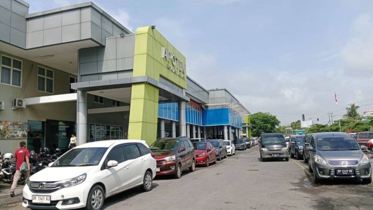 Pemerintah Kabupaten Lombok Tengah terus meningkatkan layanan kesehatan dengan melengkapi RSUD Praya dan puskesmas, termasuk pembangunan gedung Cathlab jantung dan saraf yang ditargetkan beroperasi tahun 2025.