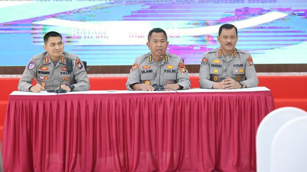 Polda Kepri kerahkan 3.716 personel gabungan untuk Operasi Ketupat Seligi 2025 guna mengamankan Idul Fitri 1446 H di Kepri, termasuk latihan praoperasi untuk memastikan keamanan dan kenyamanan masyarakat.
