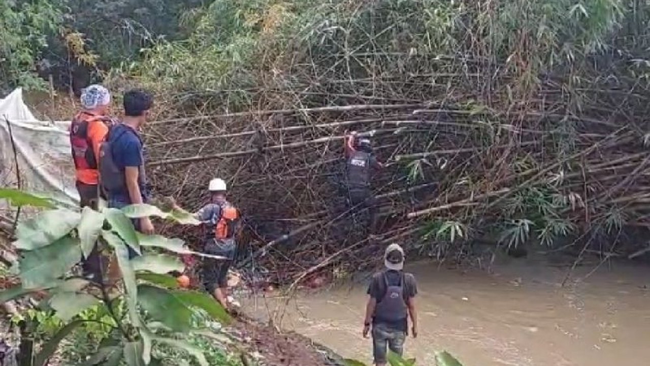 Lansia Terseret Arus Sungai Cigeplak, Tim SAR Intensifkan Pencarian