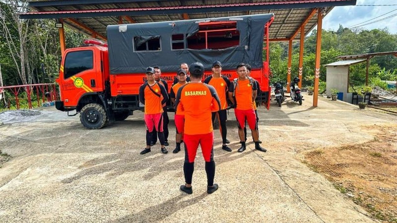 Basarnas Natuna melakukan pencarian terhadap seorang nelayan, Kadir (58), yang hilang kontak di perairan Pulau Burung sejak Selasa pagi setelah pergi menjaring ikan.