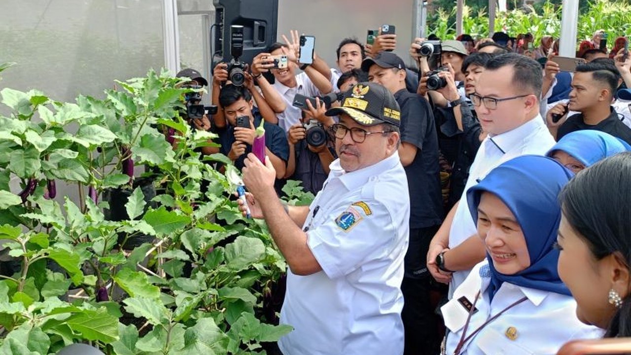 Pemprov DKI Jakarta berhasil panen raya 20 ton berbagai komoditas pangan, termasuk cabai dan ikan, di 266 titik di Jakarta, guna menjaga stabilitas harga dan ketersediaan pangan menjelang Lebaran.