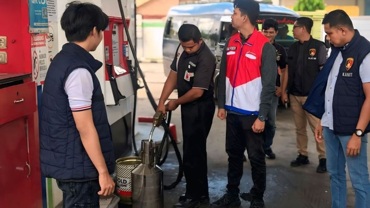 Polres OKU gencar awasi SPBU untuk mencegah penyalahgunaan BBM bersubsidi dan menindak tegas pelaku penimbunan, demi ketersediaan BBM bagi masyarakat selama mudik Lebaran.