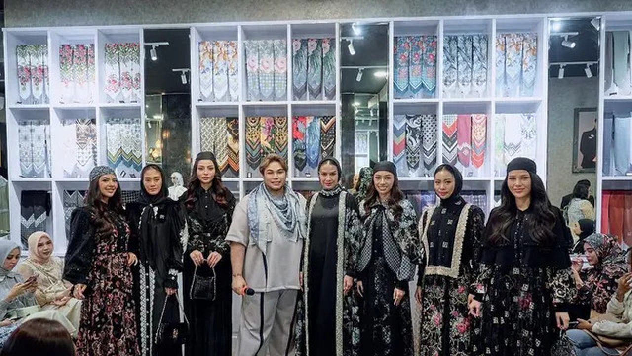 Setelah sukses tampil di Garis Poetih Raya Festival 2025, koleksi terbaru Ivan Gunawan Prive kembali menyita perhatian publik jelang Hari Raya Idulfitri. (Foto: Dok. Instagram @ivan_gunawan)