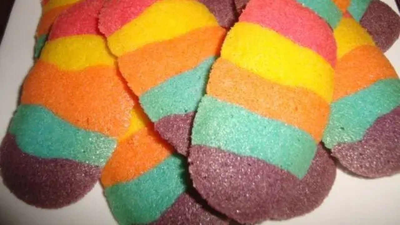 Kue Lidah Kucing Pelangi. foto: cookpad