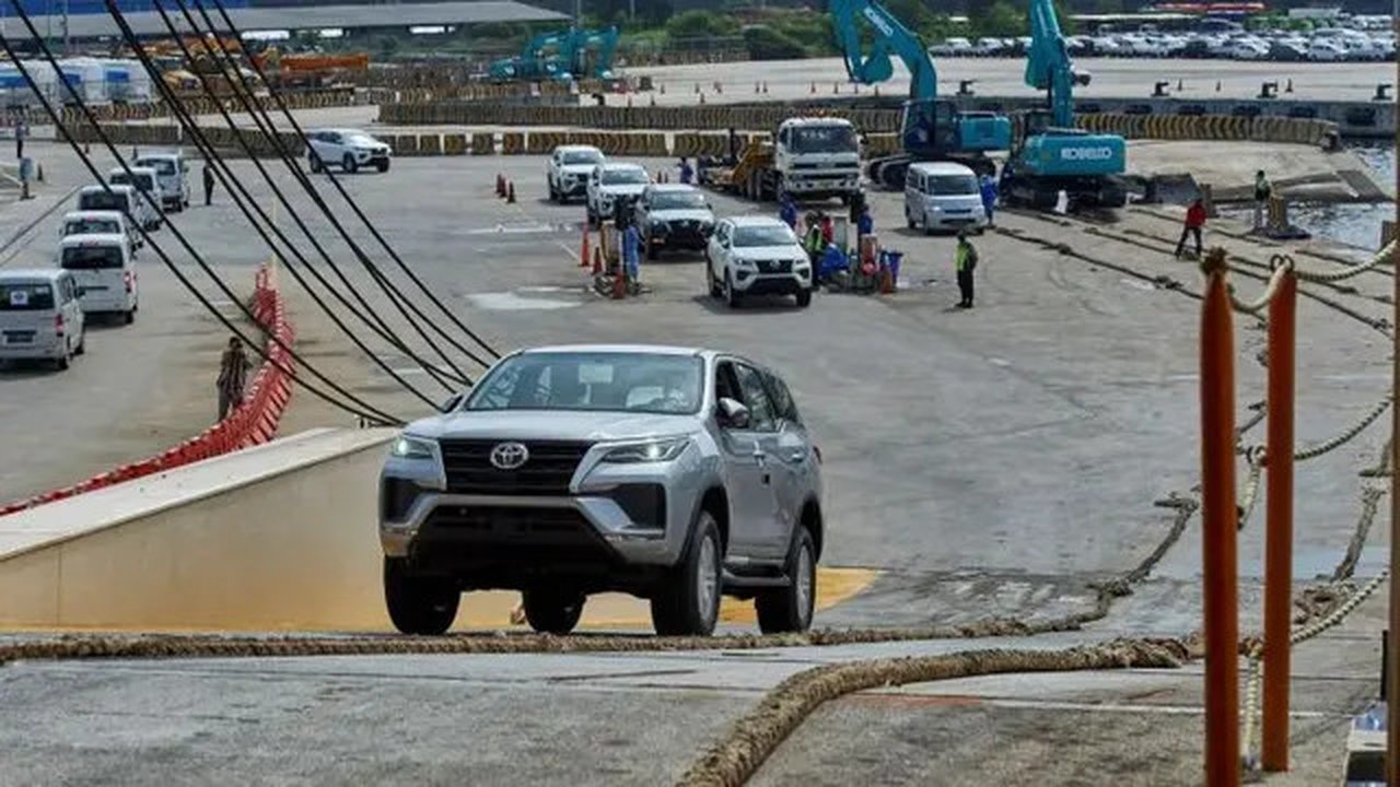 Ekspor kendaraan Toyota Indonesia. (TMMIN)