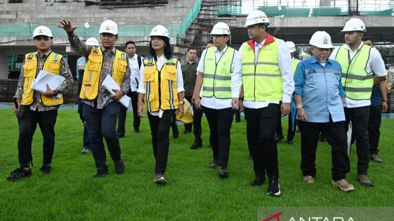 Wakil Menteri PU memastikan percepatan renovasi Stadion Teladan Medan senilai Rp404,19 miliar, meski target selesai April 2025 terancam kendala material dan desain heritage.