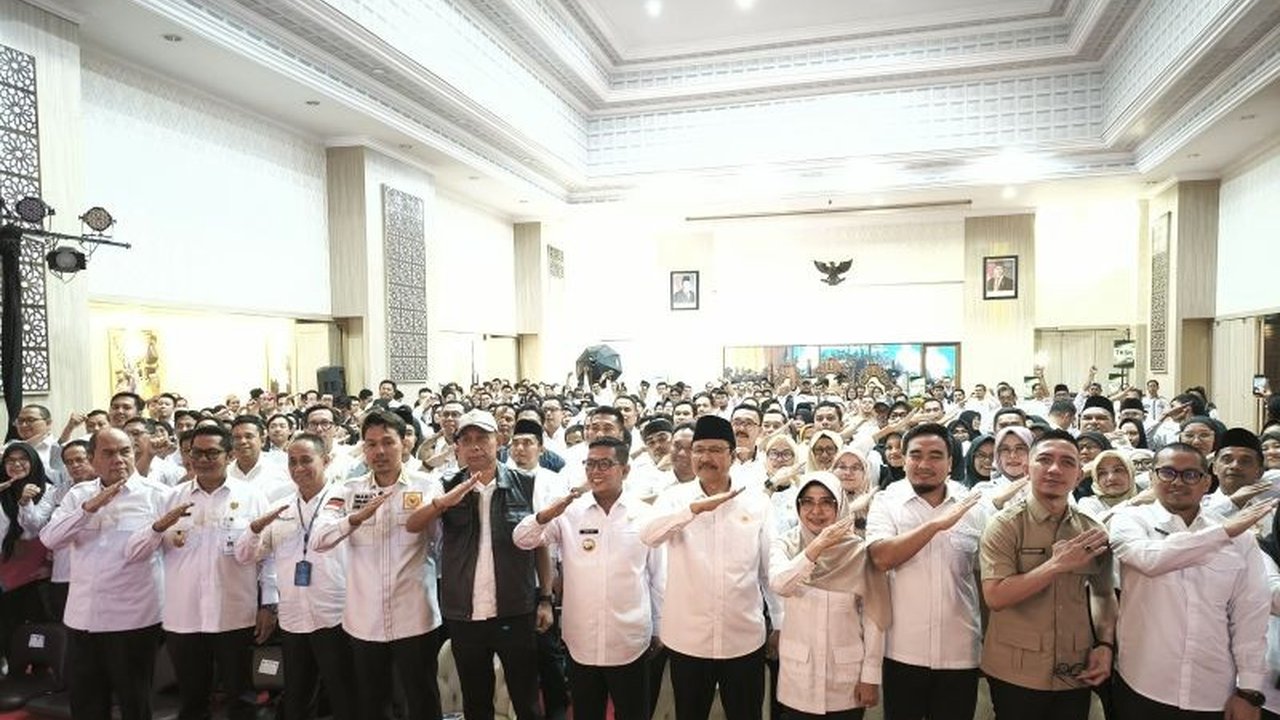 Menteri Sosial Saifullah Yusuf memaksimalkan pendamping PKH untuk uji petik DTSEN di Banten,ungkap masalah penyaluran bansos yang belum tepat sasaran, terutama pada penduduk desil 5-10.