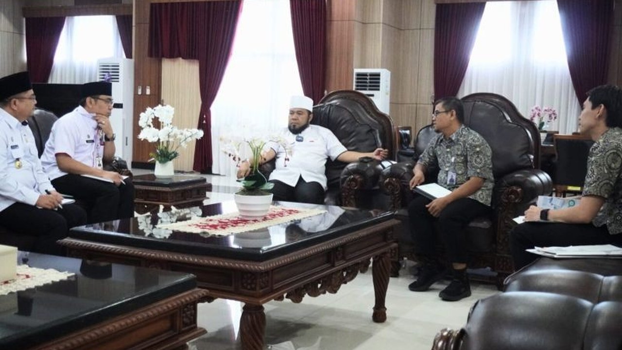 Capaian UHC Bengkulu mencapai 99,7 persen, Pemprov Bengkulu dan BPJS Kesehatan berkolaborasi optimalkan program kesehatan gratis berkualitas, targetkan 100 persen dan peningkatan kepesertaan aktif BPJS.
