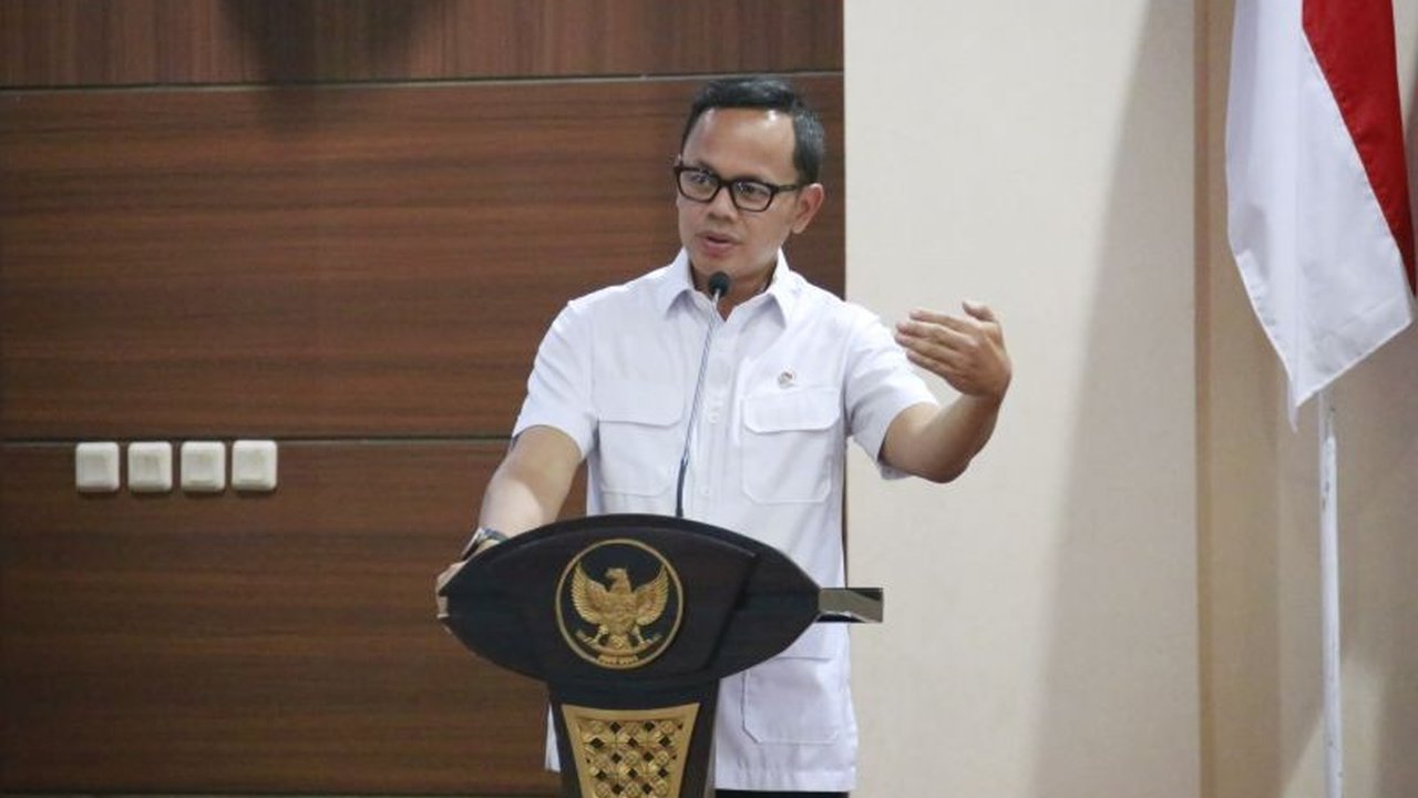 Wakil Menteri Dalam Negeri (Wamendagri) Bima Arya Sugiarto menekankan pentingnya efisiensi pengelolaan APBD 2025 dan meminta pemerintah daerah menghapus anggaran yang tidak selaras dengan program prioritas pemerintah pusat.