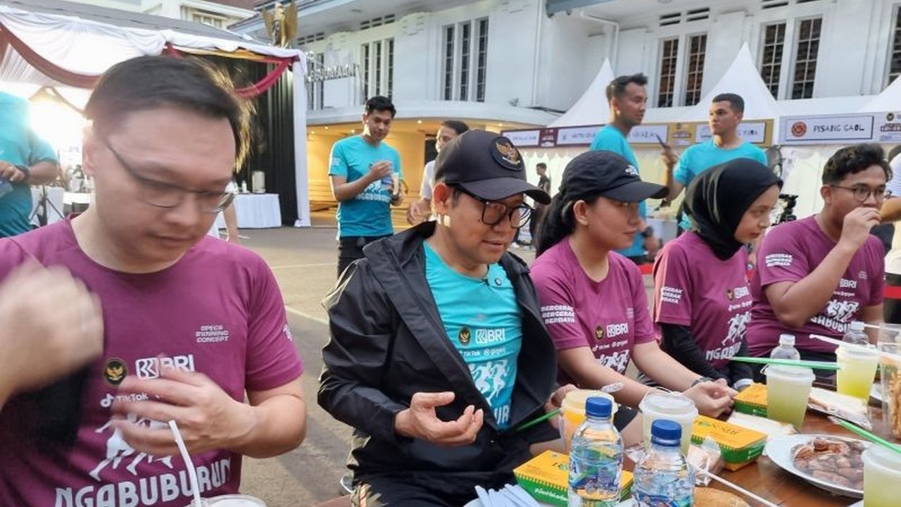 Menko PMK, Abdul Muhaimin Iskandar, ikuti Ngabuburun Berdaya dengan berlari 5 kilometer di Monas, Jakarta, sebagai bagian dari acara Ramadhan Berdaya 2025.