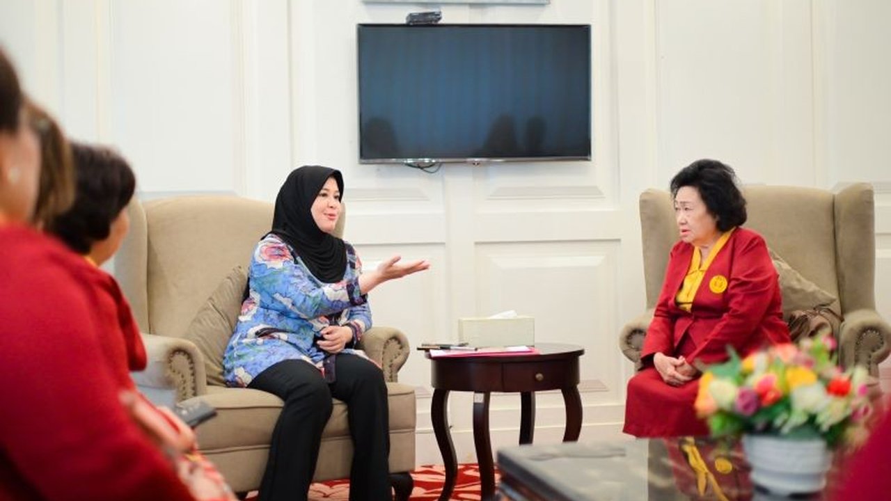 Wakil Gubernur Sulsel, Fatmawati Rusdi, memuji peran penting Ikatan Wanita Tionghoa Indonesia (IWATI) dalam merawat keberagaman dan memberdayakan perempuan di Sulawesi Selatan.