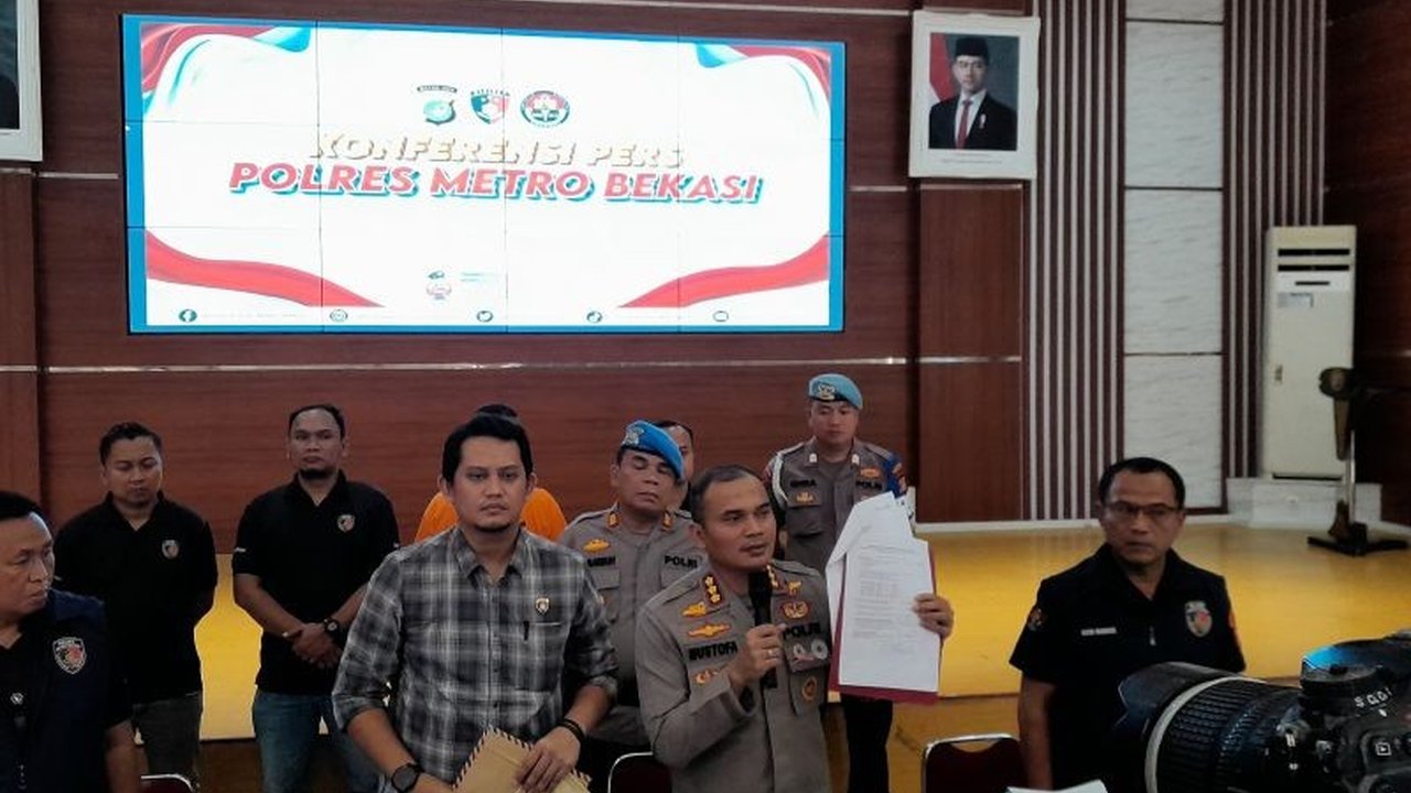 Polres Metro Bekasi menangkap pasutri, Alwi Alatas dan Holisoh Nurul Huda, karena diduga menggelapkan dana Yayasan Daarun Nadwah mencapai Rp710 juta, bermula dari laporan kejanggalan keuangan sekolah.