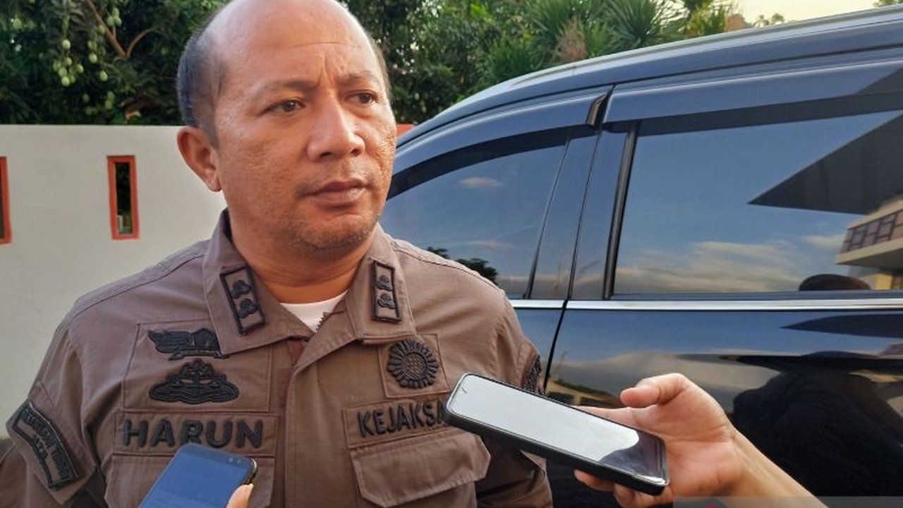 Kejaksaan Negeri Mataram memburu Ida Ayu Wayan Kartika, DPO kasus korupsi dana KUR senilai Rp2,1 miliar yang merugikan keuangan negara dan telah divonis 8,5 tahun penjara.