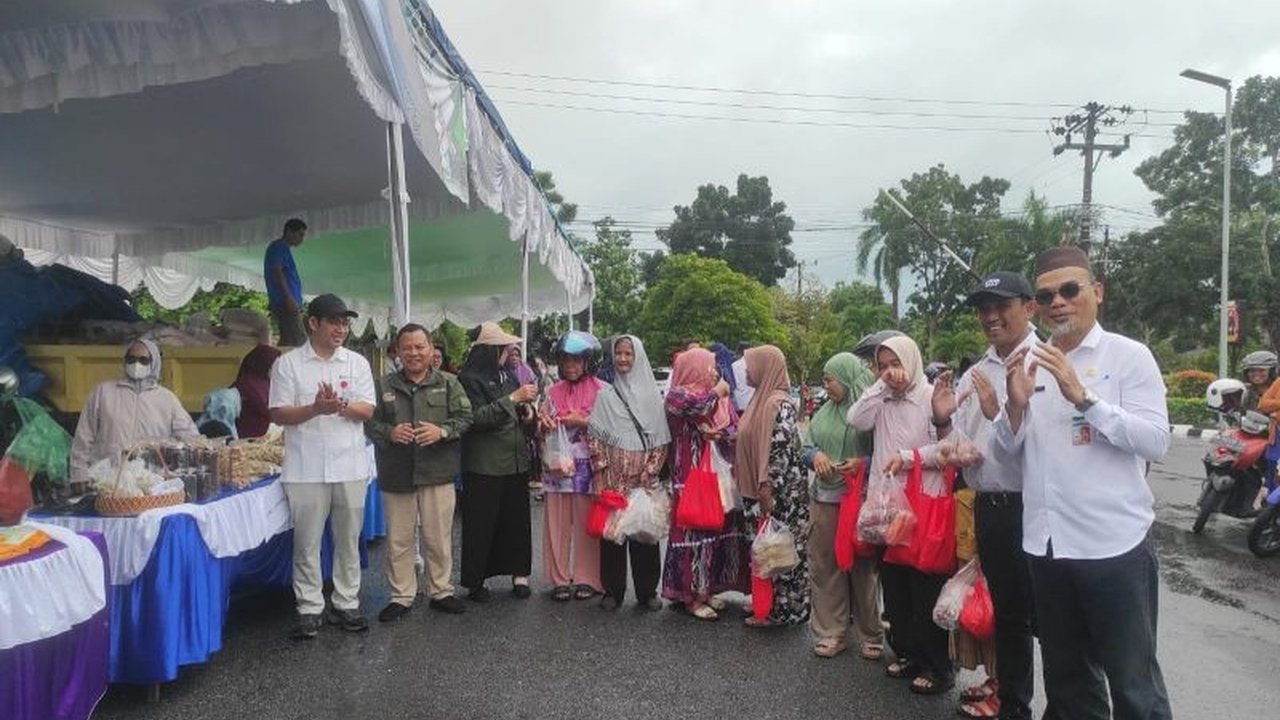 TVRI Kepulauan Bangka Belitung menggelar gerakan pangan murah untuk membantu masyarakat mendapatkan kebutuhan pokok dengan harga terjangkau menjelang Idul Fitri 1446 Hijriah, sebagai bentuk sinergi pemerintah dalam menyediakan bahan pangan murah.