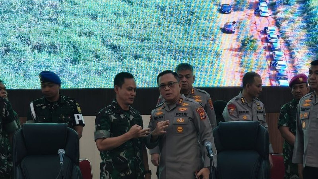 Satu tersangka, berinisial Z, telah ditetapkan dalam kasus tewasnya tiga polisi dalam penggerebekan judi sabung ayam di Way Kanan, Lampung;  pihak kepolisian masih memburu sejumlah saksi lainnya.