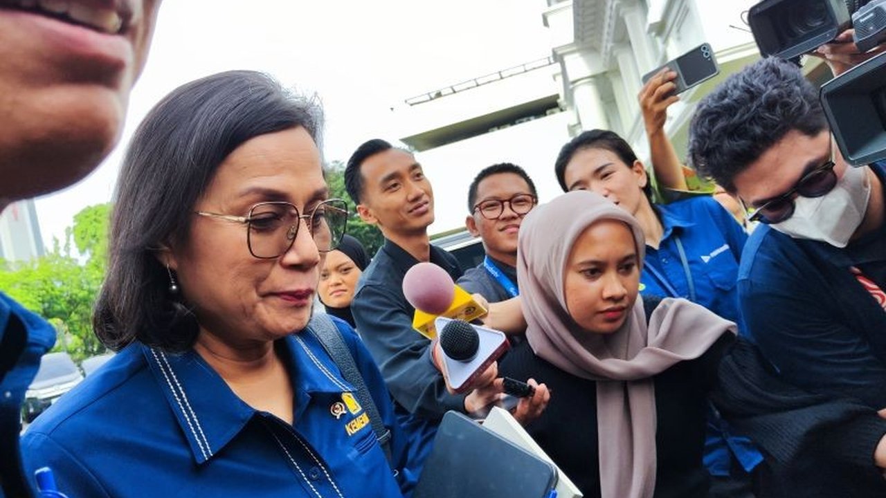 Presiden Prabowo Subianto memanggil Menko Airlangga, Menkeu Sri Mulyani, dan Luhut Pandjaitan untuk membahas penurunan tajam IHSG yang menyebabkan penghentian sementara perdagangan.