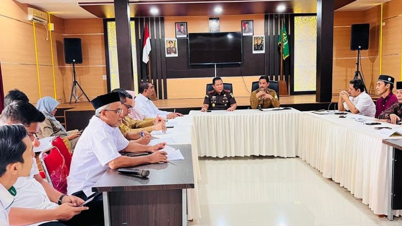 Pemerintah Kabupaten Aceh Besar mengajak masjid dan meunasah memberdayakan tanah wakaf untuk meningkatkan perekonomian dan kesejahteraan umat, serta mendorong percepatan sertifikasi tanah wakaf guna menghindari sengketa.
