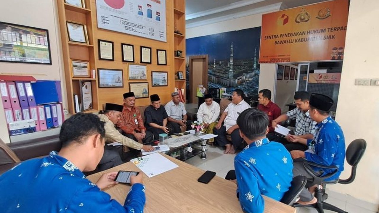 Bawaslu Siak meminta Baznas menunda pembagian sembako di tiga lokasi PSU di Kabupaten Siak untuk mencegah potensi pelanggaran politik uang menjelang PSU 22 Maret.