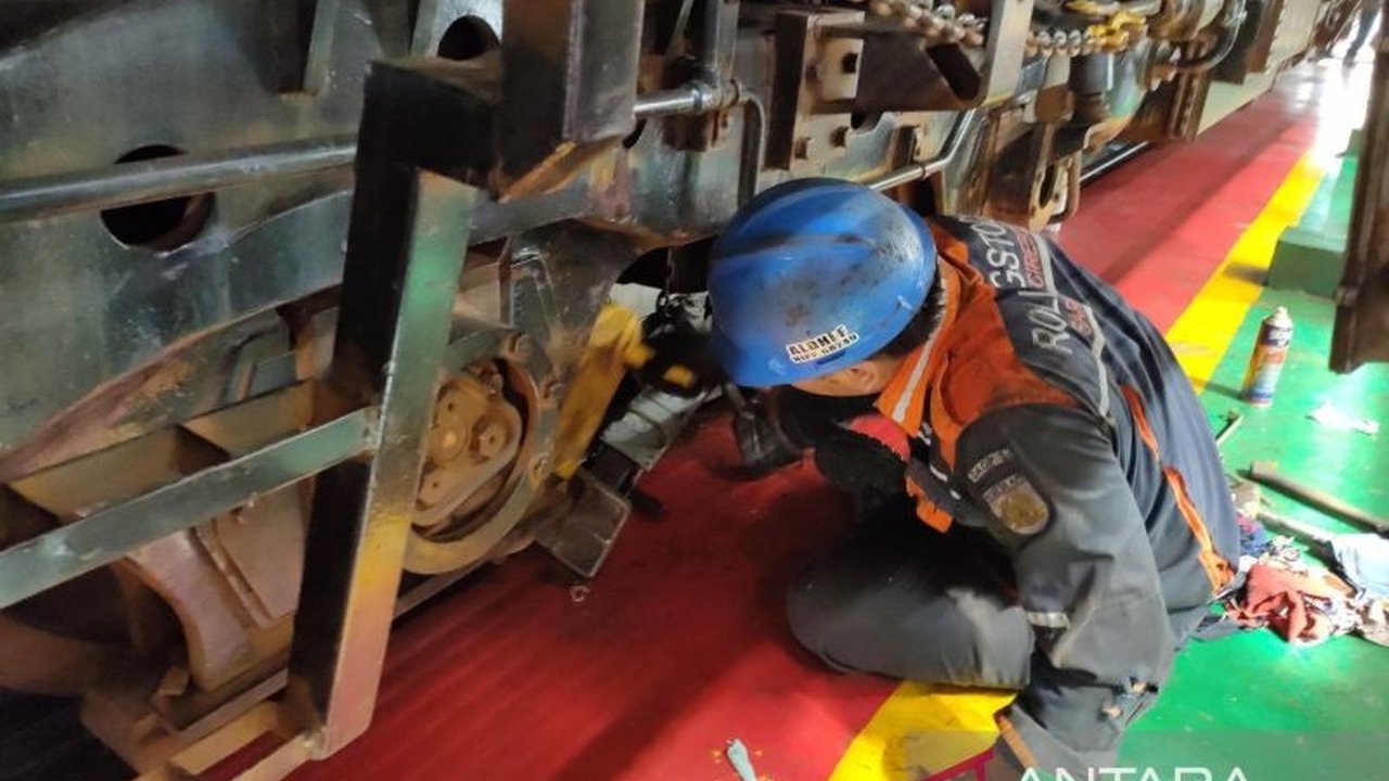 PT KAI Daop 3 Cirebon memetakan 10 titik rawan bencana di jalur kereta api untuk mengantisipasi gangguan perjalanan selama mudik Lebaran 2025.