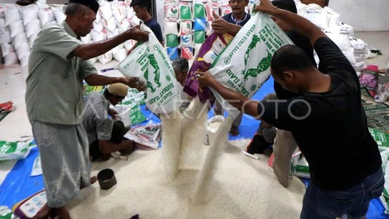 Kemenag Kota Banda Aceh tetapkan zakat fitrah 1446 H sebesar 2,8 kg beras atau Rp65.000 per jiwa, dengan imbauan penyaluran laporan zakat paling lambat 15 Syawal.