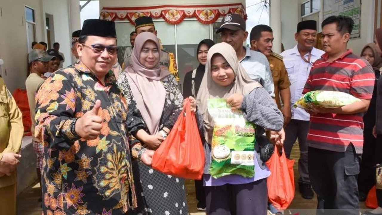 Pemerintah Kabupaten Kubu Raya menggelar pasar murah di 28 titik di sembilan kecamatan untuk membantu masyarakat memenuhi kebutuhan pokok selama Ramadhan dan menjelang Lebaran Idul Fitri 2025, dengan subsidi dari pemerintah daerah.