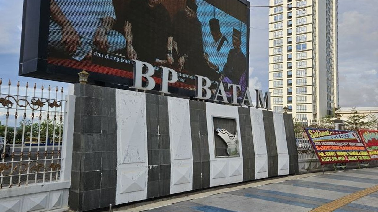 Ditreskrimsus Polda Kepri menggeledah kantor BP Batam terkait penyelidikan kasus dugaan korupsi revitalisasi Pelabuhan Batu Ampar tahun 2021, saat ini proses penggeledahan masih berlangsung.