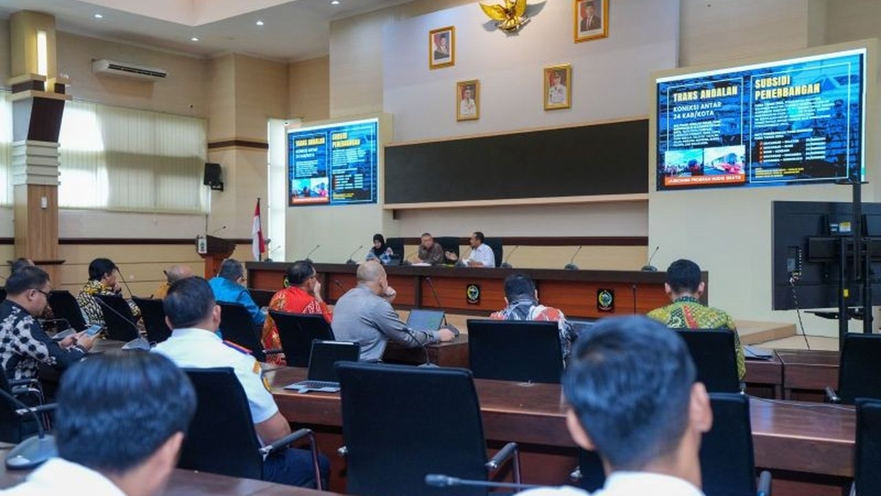 Gubernur Sulawesi Selatan mengusulkan pengembangan transportasi laut menggunakan seaplane kepada Menteri Perhubungan untuk meningkatkan konektivitas dan pariwisata di wilayah kepulauan Sulsel.