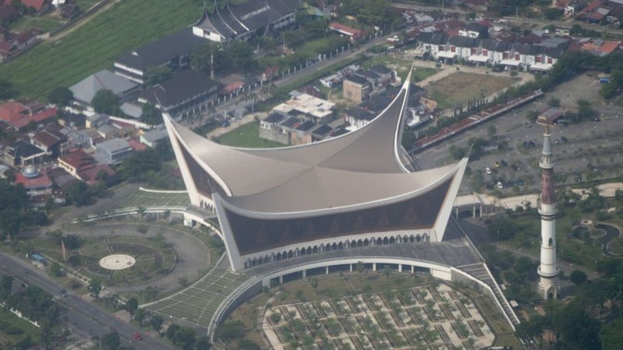 Legislator Sumbar mendesak agar ruas jalan Tapus-Muaro Sungai Lolo masuk dalam RTRW Sumbar 2025-2045 karena dinilai vital bagi pertumbuhan ekonomi masyarakat di Pasaman dan Pasaman Barat.