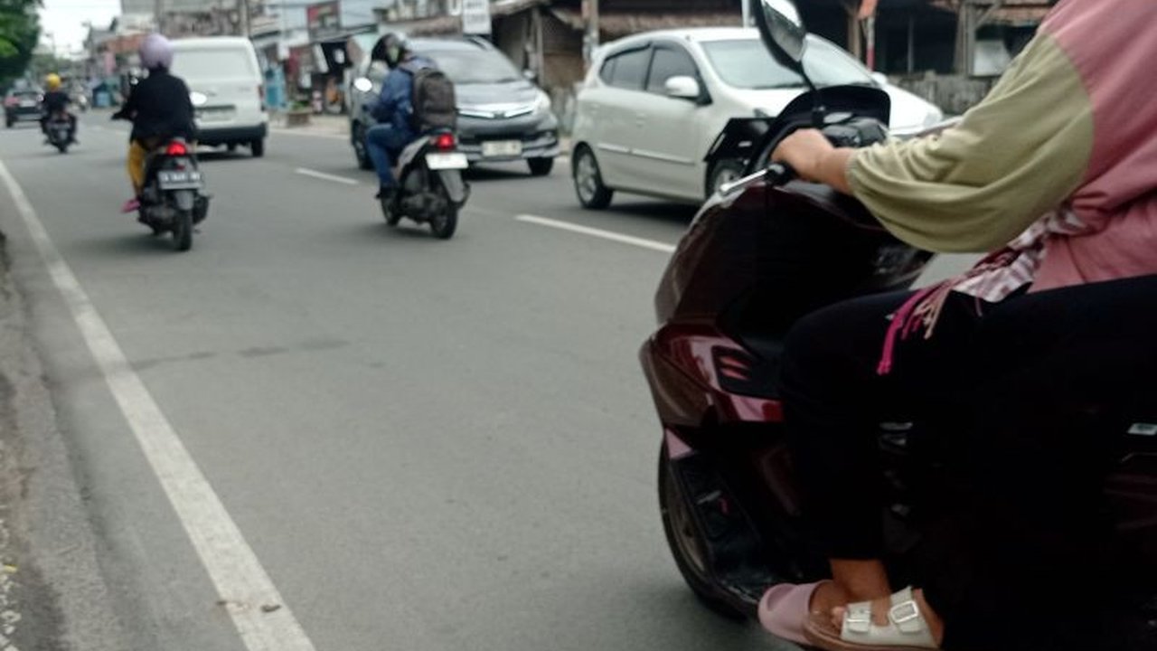 Dinas PUPR Lebak memastikan 90 persen ruas jalan di Lebak dalam kondisi baik dan siap dilintasi pemudik Lebaran 2025, meskipun ada beberapa titik rawan longsor yang perlu diwaspadai.