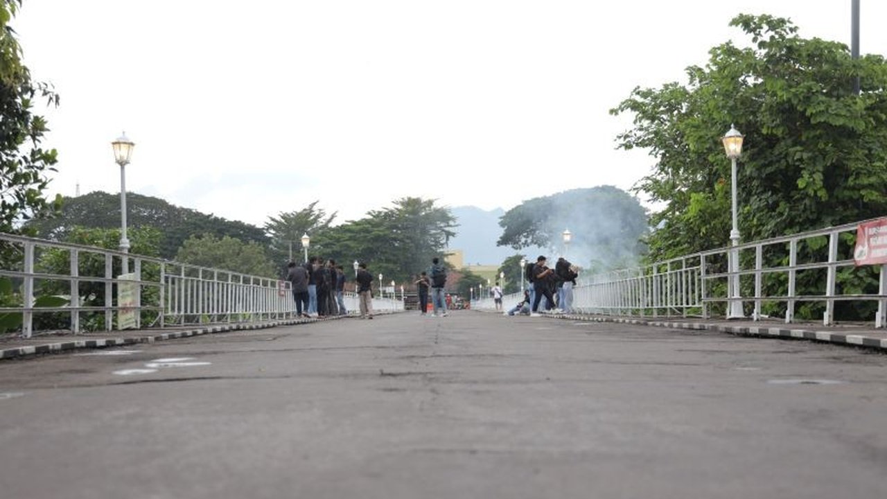 Pemerintah Kota Kediri mengajak masyarakat menjaga Jembatan Lama berusia 156 tahun,  sebuah cagar budaya nasional yang menjadi saksi bisu sejarah Kota Kediri.