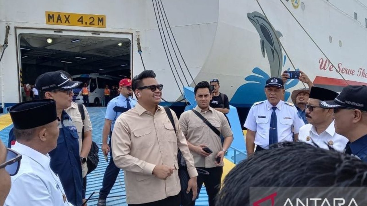 Wakil Ketua MPR RI, Abcandra Muhammad Akbar Supratman, meninjau kesiapan transportasi laut jelang mudik Lebaran 2025 dengan melakukan perjalanan laut dari Pulau Jawa ke Sulawesi Tengah, menemukan berbagai fasilitas dan kebutuhan para pemudik.