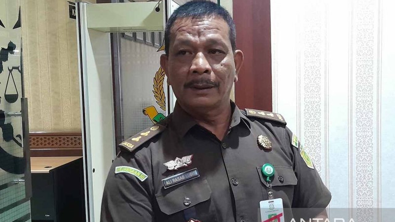 Kejaksaan Tinggi Aceh menetapkan dua tersangka korupsi pengelolaan keuangan Balai Guru Penggerak (BGP) Aceh senilai Rp76,4 miliar, dengan dugaan penggelembungan anggaran dan perjalanan dinas fiktif.
