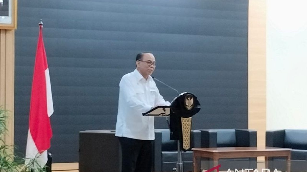 Menteri Koperasi meluncurkan sistem digitalisasi untuk memantau Koperasi Desa Merah Putih,  memberikan transparansi dan mencegah potensi masalah, serta melibatkan warga desa dalam pengawasan.