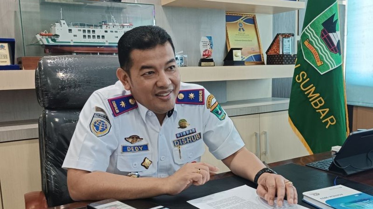 Pemerintah Provinsi Sumatera Barat menerapkan jalur satu arah di ruas Padang-Bukittinggi selama libur Lebaran 2025 untuk mencegah kemacetan, dengan pengaturan berbeda untuk arus mudik dan balik.