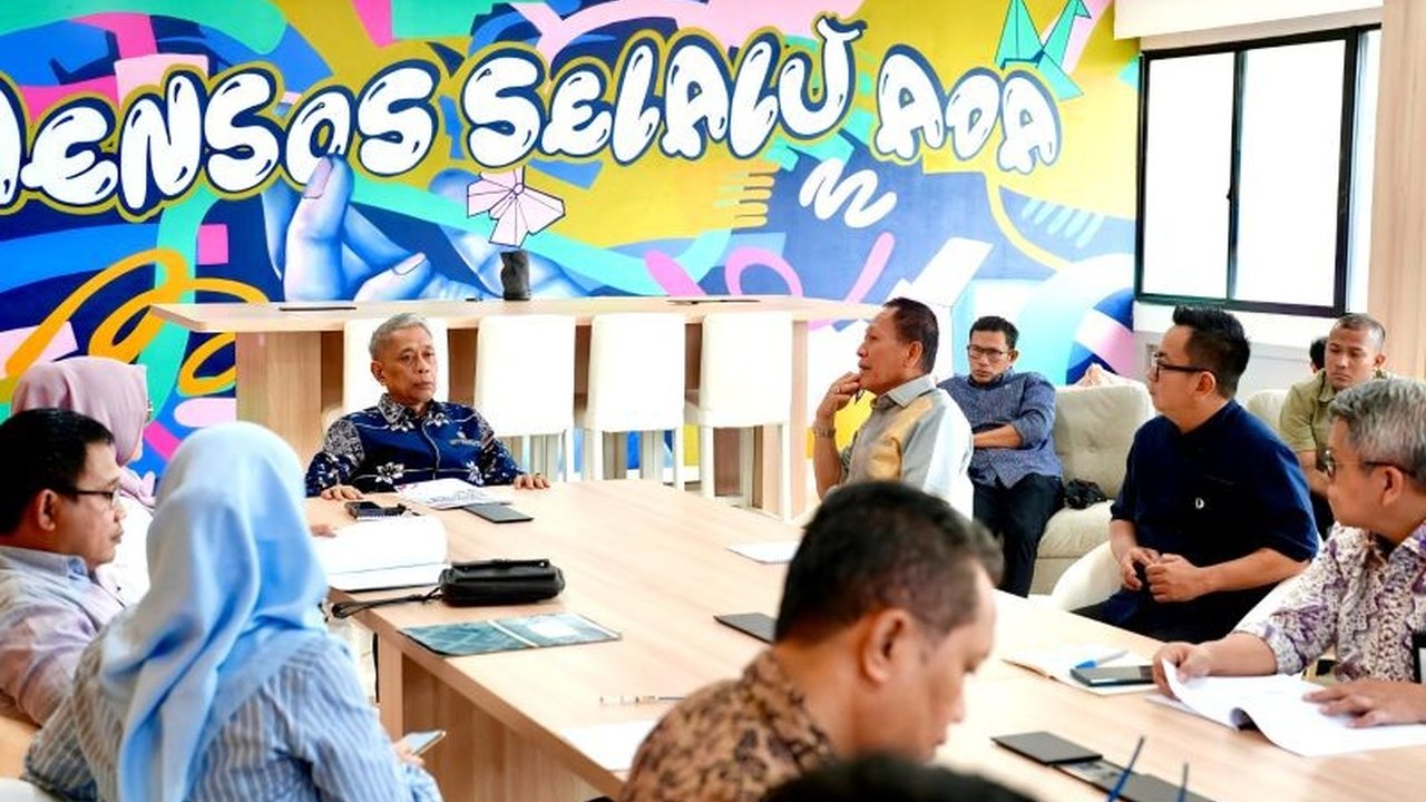 Wakil Menteri Sosial (Wamensos) mengajak Pemda Tulang Bawang dan Tojo Una-Una berkolaborasi dalam Program Sekolah Rakyat untuk memberantas kemiskinan ekstrem dan mencetak pemimpin dari kalangan kurang mampu.