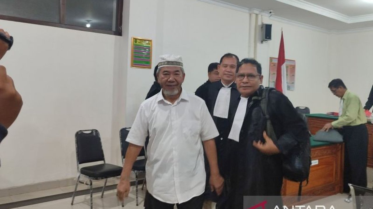 Pengadilan Negeri Bengkulu menjatuhkan vonis berbeda pada empat terdakwa kasus korupsi tukar guling lahan Seluma tahun 2008, dengan mantan Bupati Murman Efendi mengajukan banding.
