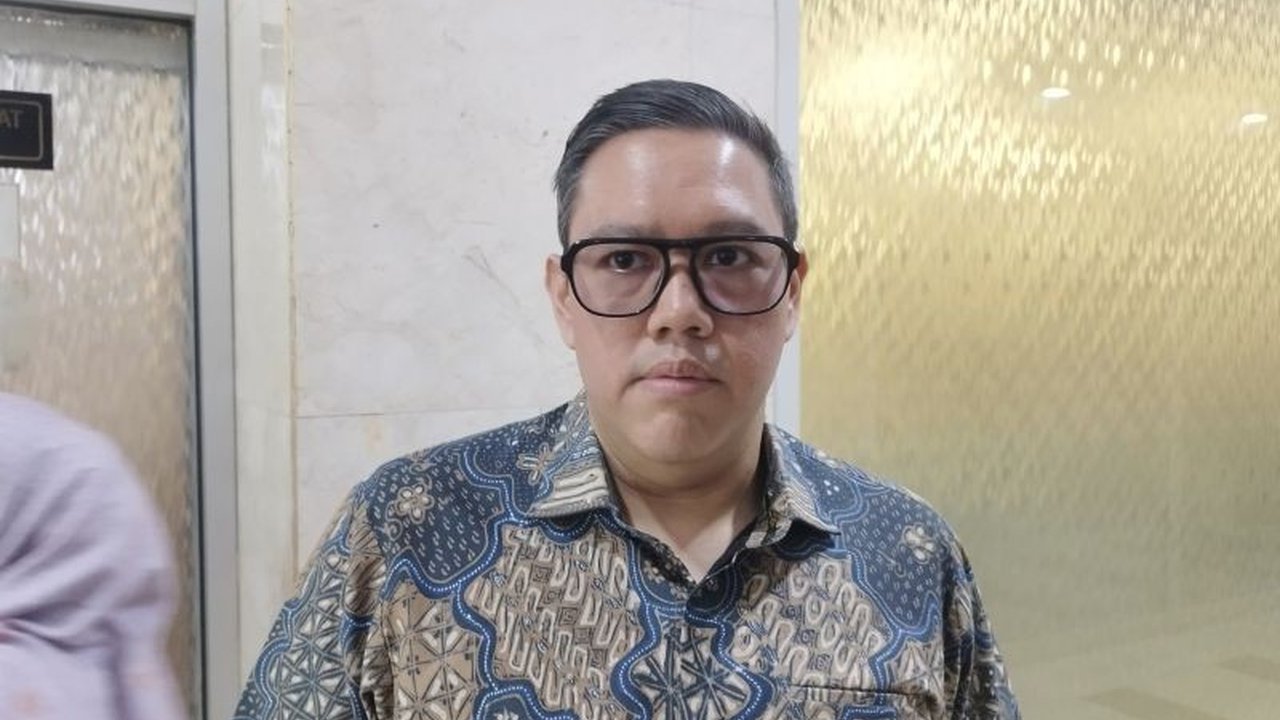 Komisi I DPR menegaskan isu dwifungsi TNI dalam revisi UU TNI telah terbantahkan karena justru membatasi jabatan sipil bagi prajurit aktif, sekaligus memastikan supremasi sipil tetap terjaga.