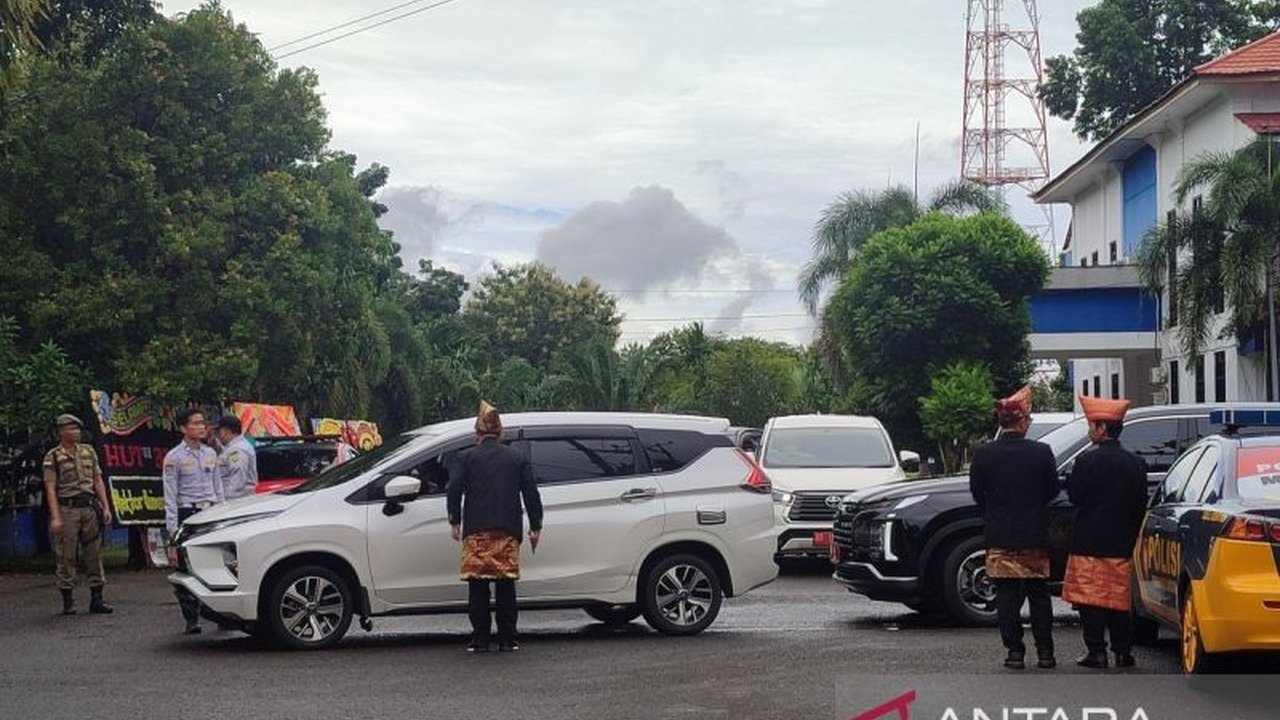 Wali Kota Bengkulu mengizinkan ASN menggunakan mobil dinas saat Idul Fitri, berbeda dengan Pemprov Bengkulu yang tetap melarang penggunaan kendaraan dinas untuk keperluan pribadi selama libur Lebaran.