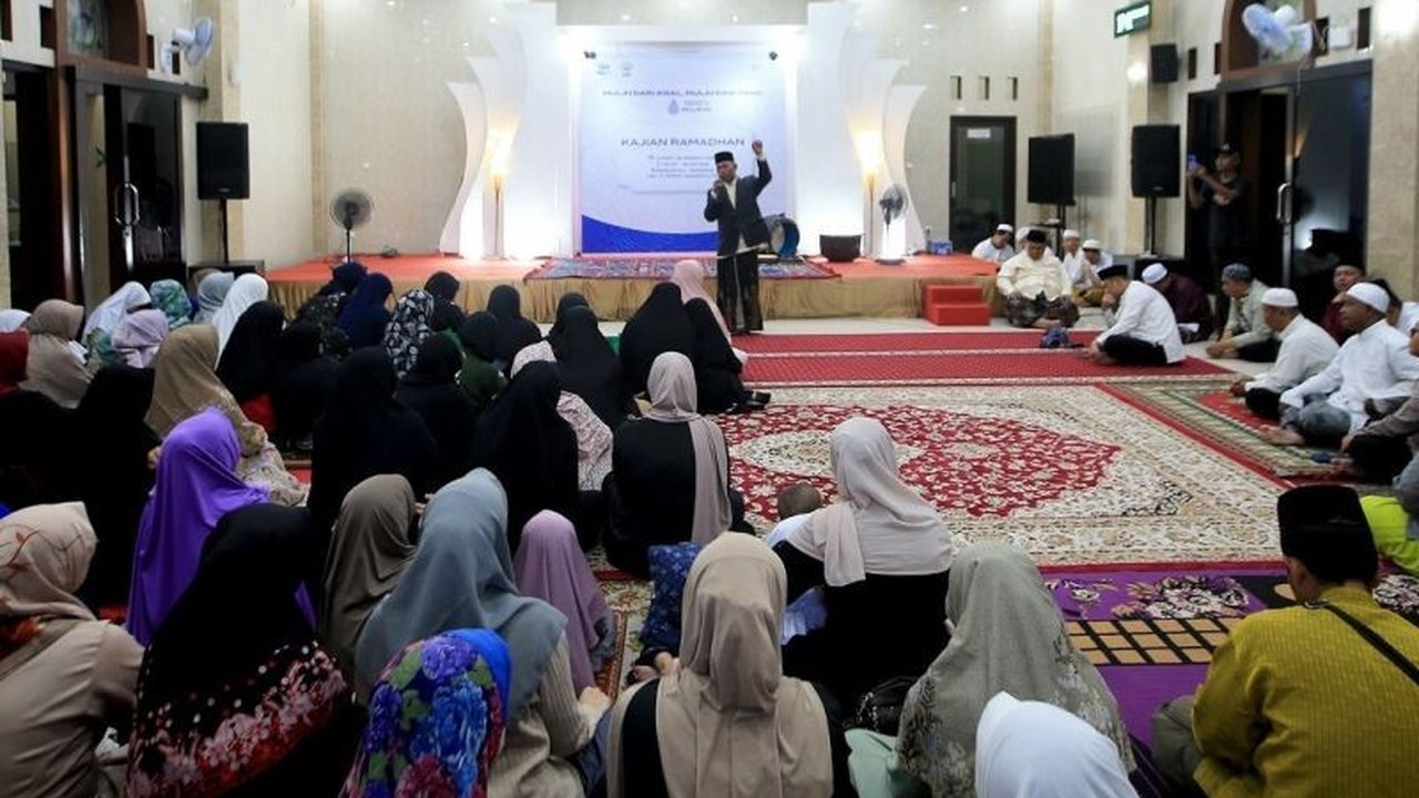 AQUA dan DMI Berkolaborasi: Truk Edukasi Ramah Ramadhan untuk 50 Masjid