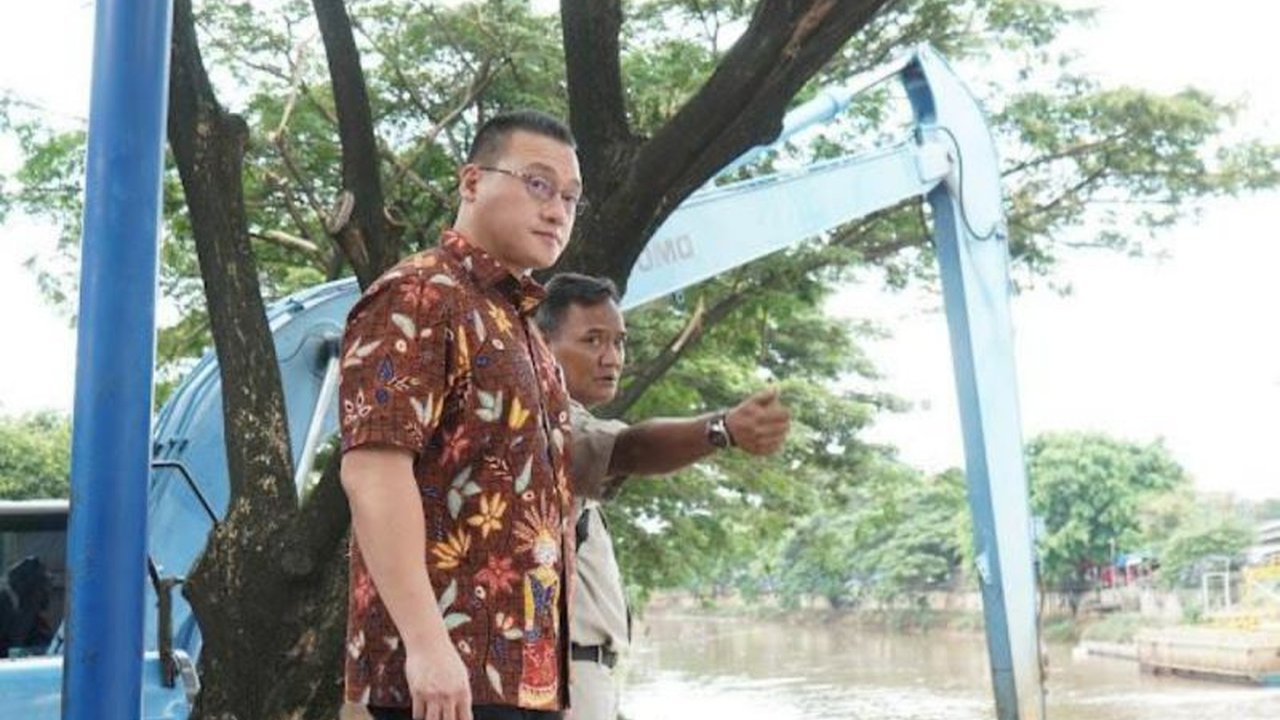 Anggota DPRD DKI Jakarta, Hardiyanto Kenneth, menilai pengerukan Kali Cengkareng Drain efektif mengurangi risiko banjir di Kembangan, Jakarta Barat, dengan meningkatkan kapasitas saluran air dan kualitas air.