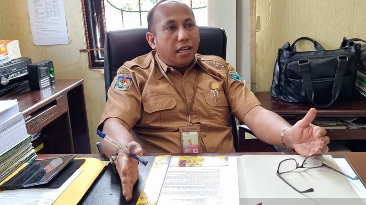 Penetapan hutan adat di Papua Barat terhambat karena kurangnya dukungan peraturan daerah dari pemerintah kabupaten, kendati pemerintah provinsi mendorong percepatan prosesnya demi meningkatkan perekonomian masyarakat.